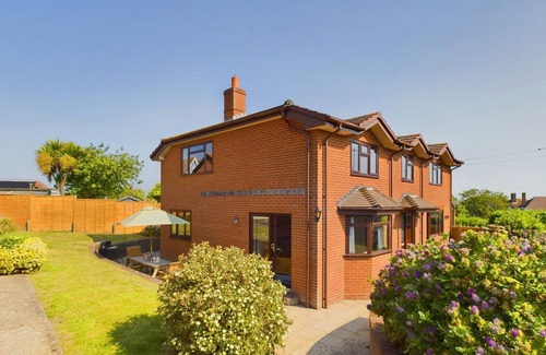 Totland Bay Casa | Dartmouth House - Bayside