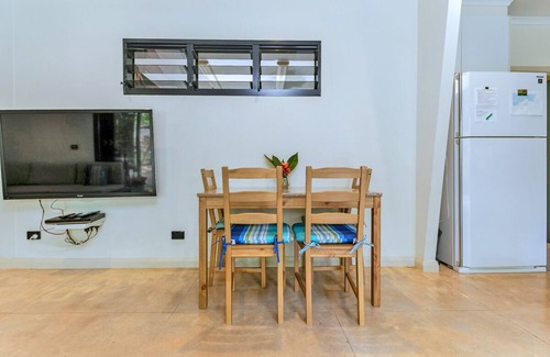 Rapid Creek Apartamento | Darwin Style Tropical Luxury Apartment + WARM POOL + Bikes + Pet Croc