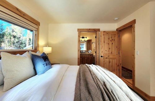 Tahoe Vista Casa | Das Bar Haus - Walk to Beach & Close to Ski Resort