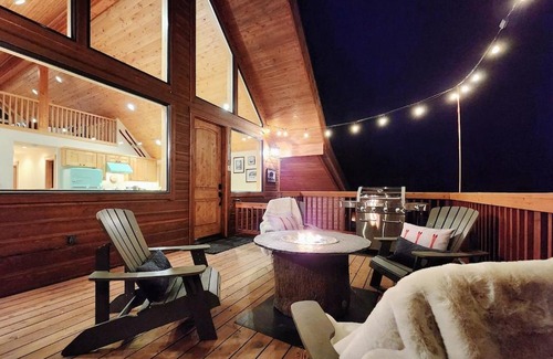 Tahoe Vista Casa | Das Bar Haus - Walk to Beach & Close to Ski Resort