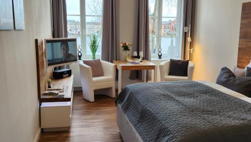 Schwerin Apartamento | Das Ferienapartment Alexandrine direkt am Pfaffenteich mit eigenem Parkplatz