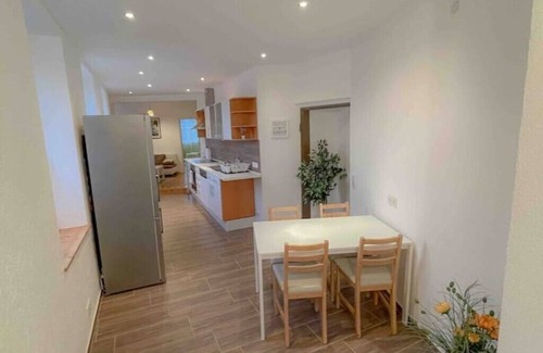 Osthofen Apartamento | Das Haus am Bach-schöne Große Wohnung mit Terrasse