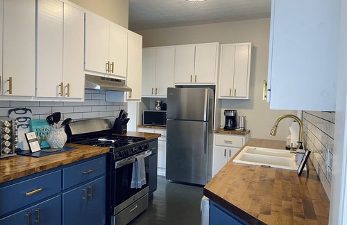 Helen Cabaña | {Das Vogel Haus} Cheerful cottage getaway in Helen