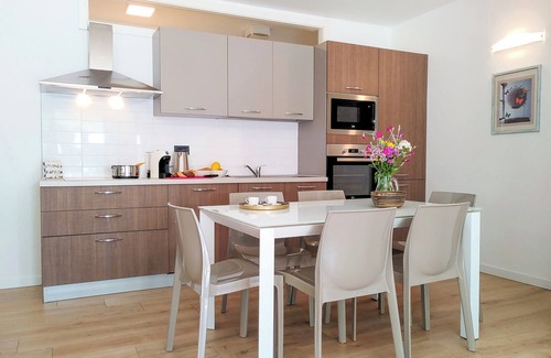 Dascio Apartamento | Dascio Armonia Terrace Holiday Apartment on the Lake with Pool