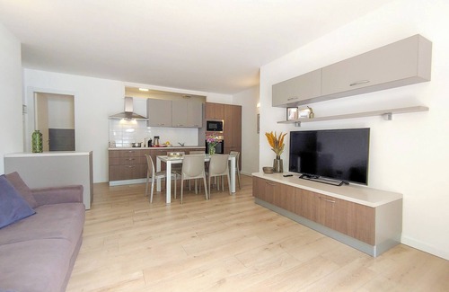 Dascio Apartamento | Dascio Armonia Terrace Holiday Apartment on the Lake with Pool