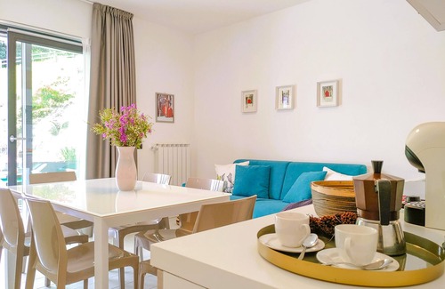 Dascio Apartamento | Dascio Paradise Roof Terrace Holiday Apartment on the Lake with Pool