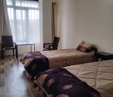 Laitumkhrah Cama Y Desayuno | Dasukbnb