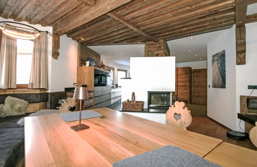 Emberg Casa | Data.Castle - Ski in Ski out by Interhome