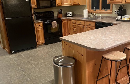 Rumford Center Cabina | Dates are open still in Jan Feb Mar and April vacation! 17 mins to Sunday River!