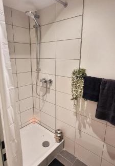 Mitte Apartamento | Dattel City Hannover FeWo für 4 Personen Privat-Parkplatz 5G WLAN & 24/7 Kontakt