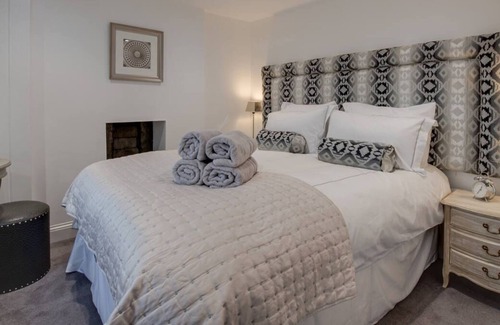 Deganwy Casa | Ubicado en una tranquila calle lateral dentro de la ciudad amurallada de Conwy, esta impresionante casa de campo recientemente renovada