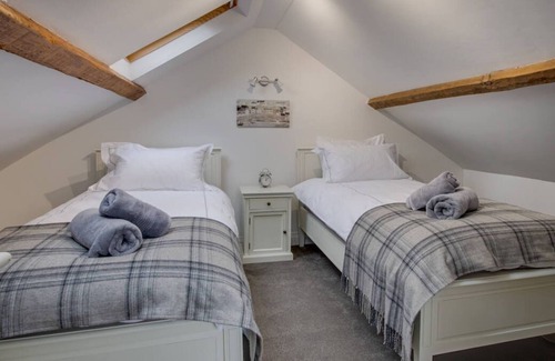 Deganwy Casa | Ubicado en una tranquila calle lateral dentro de la ciudad amurallada de Conwy, esta impresionante casa de campo recientemente renovada