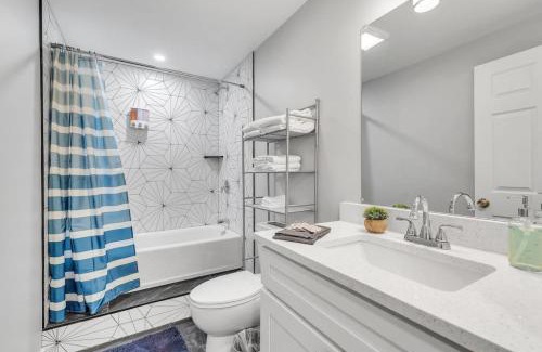 Atlantic City Casa | Dave and Busters, Outlets, Convention Center across street w Parking - Sleeps 15