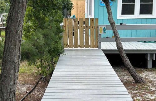 Davis Park Casa | Davis Park, Fire Island. Bay/sunset views. Updated 4 bed/2 bath house w A/C