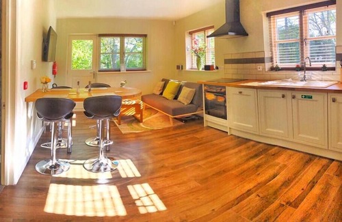 Broad Oak Cabaña | Daweswood - Luxury cottage, lake access & hot tub