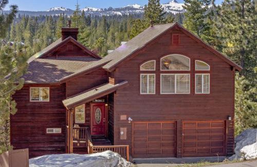 Truckee Casa | Dawn Retreat by Tahoe Getaways - Tahoe Donner with Mtn Views, Pet-Friendly & HOA Amenities!