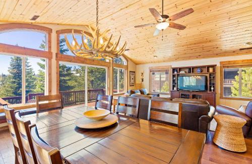Truckee Casa | Dawn Retreat by Tahoe Getaways - Tahoe Donner with Mtn Views, Pet-Friendly & HOA Amenities!