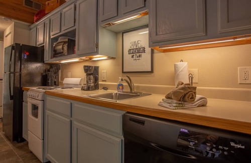 Table Rock Cabina | Day Dreamer 2 Bedroom Duplex by RedAwning