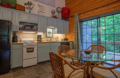 Table Rock Cabina | Day Dreamer 2 Bedroom Duplex by RedAwning