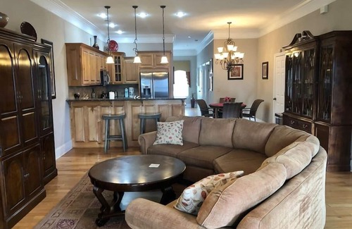 Hiawassee Condominio | Day Dreamer - by Chatuge Home Concierge Lake & Mountain Views Condo W/ Pool