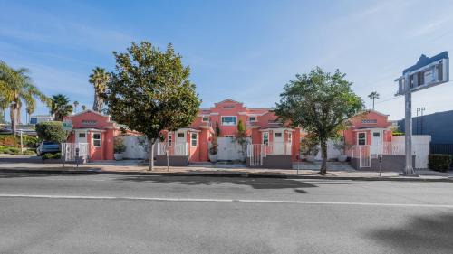 Hollywood Hotel | Day Dreams by AvantStay Prime Walkable Hollywood Location Studio w Balcony
