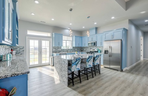 Madera Casa | Day Trip to Yosemite: Spacious Home w/ Fireplace