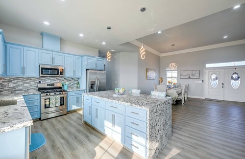 Madera Casa | Day Trip to Yosemite: Spacious Home w/ Fireplace
