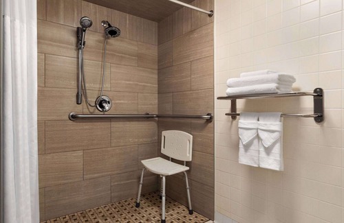 Allentown Hotel | Days Hotel by Wyndham Allentown Airport / Lehigh Valley