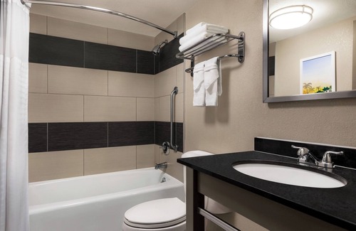 Allentown Hotel | Days Hotel by Wyndham Allentown Airport / Lehigh Valley