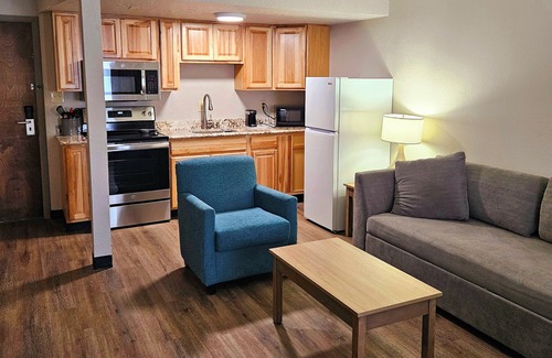 Heart of Missoula Hotel | Days Inn and Suites by Wyndham Downtown Missoula-University