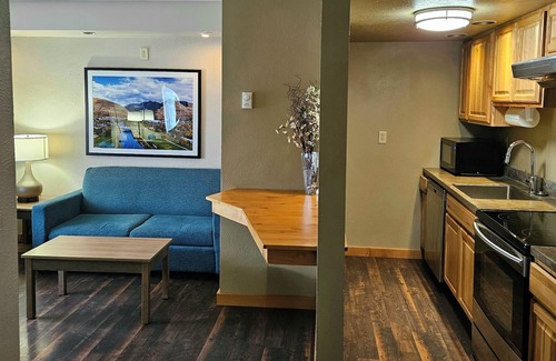 Heart of Missoula Hotel | Days Inn and Suites by Wyndham Downtown Missoula-University