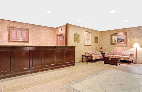 Coliseum Central Hotel | Days Inn by Wyndham Hampton Near Coliseum Convention Center