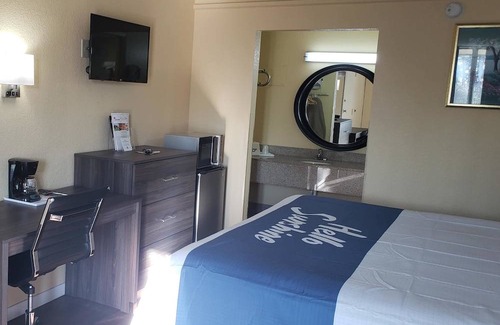Coliseum Central Hotel | Days Inn by Wyndham Hampton Near Coliseum Convention Center
