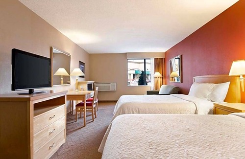 Fallsview Hotel | Days Inn by Wyndham Niagara Falls Near The Falls