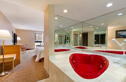 Fallsview Hotel | Days Inn by Wyndham Niagara Falls Near The Falls