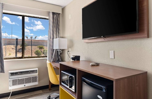 Northeast Heights Hotel | Days Inn by Wyndham Albuquerque I-25