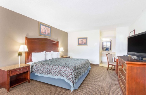Arlington Heights Hotel | Days Inn by Wyndham Arlington Pentagon