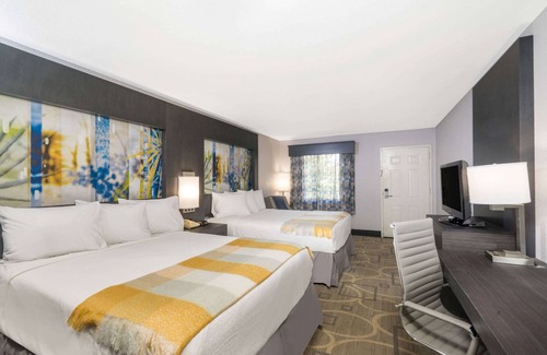 Woodfin Hotel | Days Inn by Wyndham Asheville Downtown North