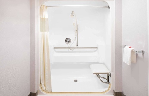 Woodfin Hotel | Days Inn by Wyndham Asheville Downtown North