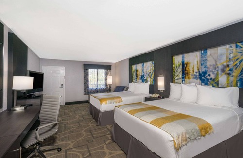 Woodfin Hotel | Days Inn by Wyndham Asheville Downtown North