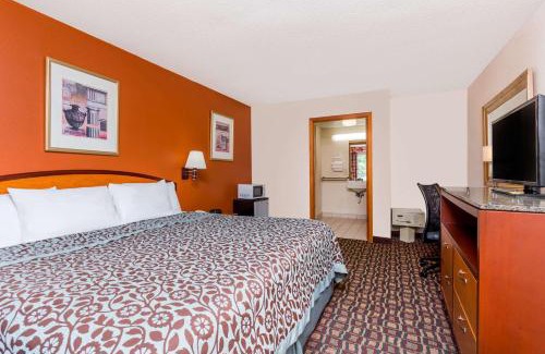 Augusta Hotel | Days Inn by Wyndham Augusta Wheeler Road