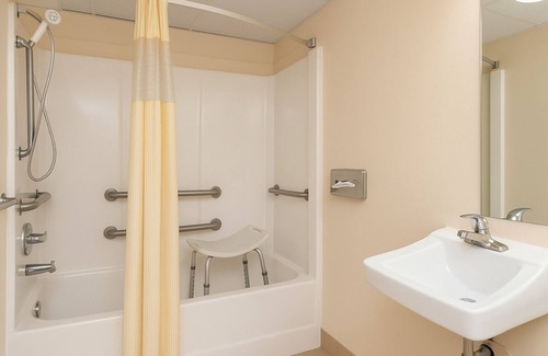 Bradenton Hotel | Days Inn by Wyndham Bradenton I-75