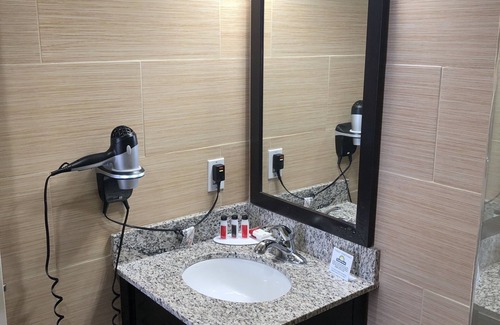 Borough Park Hotel | Days Inn by Wyndham Brooklyn Borough Park