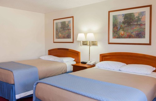 Castaic Hotel | Days Inn by Wyndham Castaic Six Flags Magic Mountain