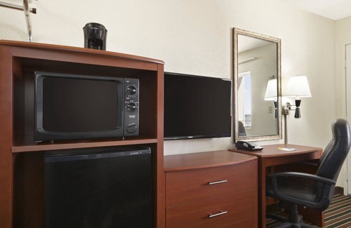 Champaign Hotel | Days Inn by Wyndham Champaign/Urbana