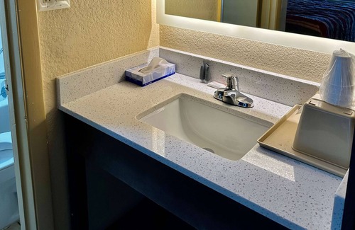 Paw Creek Hotel | Days Inn by Wyndham Charlotte Northlake