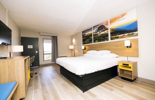 Latonia Hotel | Days Inn by Wyndham Cincinnati East