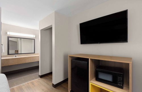 Clarksville Hotel | Days Inn by Wyndham Clarksville North
