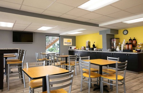 Clearwater Hotel | Days Inn by Wyndham Clearwater/Gulf to Bay