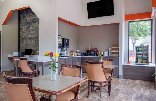 Clemson Hotel | Days Inn by Wyndham Clemson
